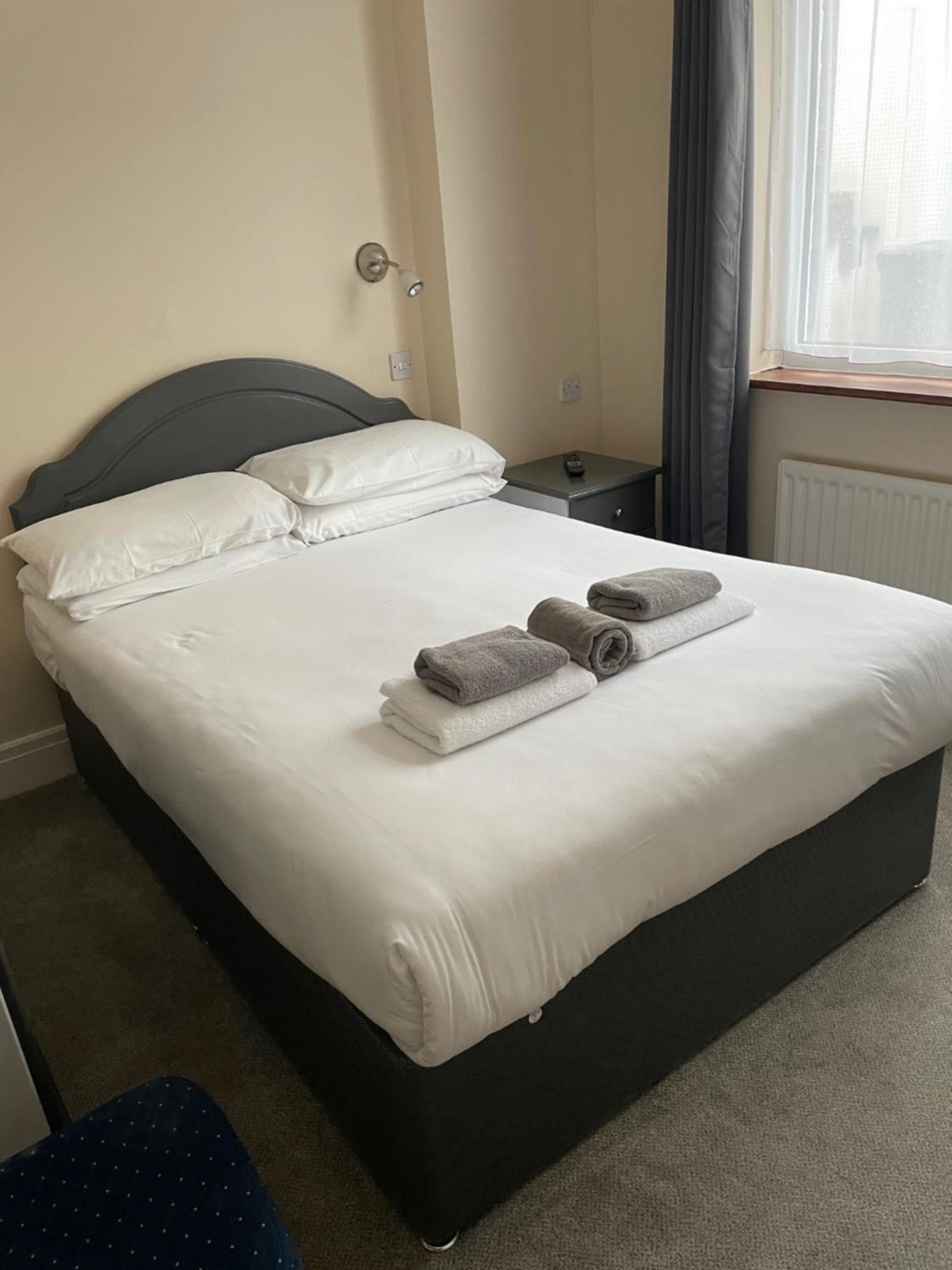 Merlewood Hotel 손더스풋 외부 사진